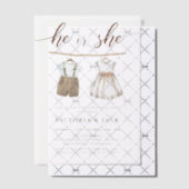 Hij of zij neutrale babykleding onthult geslacht vellum uitnodigingen (Offset (Uitnodiging))