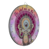 Hij schoot me in de ogen dartbord (Voorkant Links)