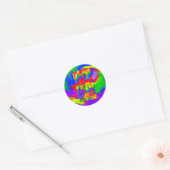 Hij spreekt de regenboog uit ronde sticker (Envelop)