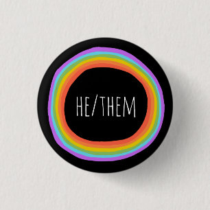 HIJ/THEM zet kleurrijke regenboog zwart af Ronde Button 3,2 Cm