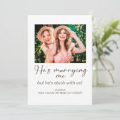 Hij trouwt me met ons Maid of Honor Photo Kaart (Staand voorkant)