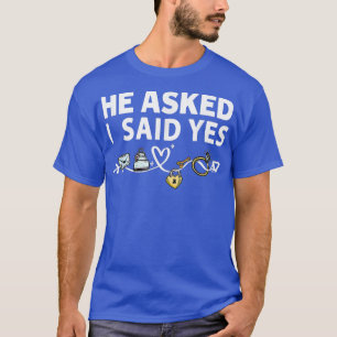 Hij vroeg en ze zei ja Verloving revisie voor T-shirt