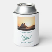 Hij vroeg haar ja foto geëngageerd blauw groen blikjeskoeler (Blikje Achterkant)