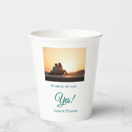 Hij vroeg haar ja foto geëngageerd blauw groen papieren bekers