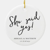 Hij vroeg haar ja te zeggen kalligrafie verloofd keramisch ornament (Achterkant)
