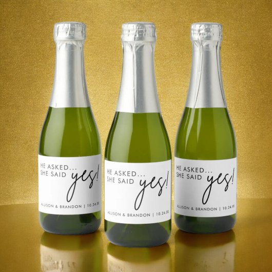 Hij vroeg haar ja te zeggen tegen de partij voor d sparkling wijnetiket