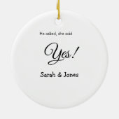 Hij vroeg haar ja te zeggen verloving eenvoudig mi keramisch ornament (Achterkant)