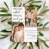 Hij vroeg haar ja White Black Photo Weddenschap te Save The Date