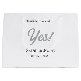 Hij vroeg het, zij zei ja, verlovingsring eenvoudi groot cadeauzakje