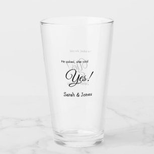 Hij vroeg ze zei ja engagement eenvoudig minimaal glas