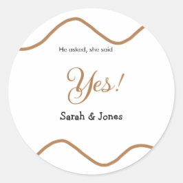 Hij vroeg ze zei ja engagement eenvoudig minimaal  ronde sticker