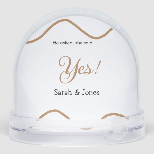 Hij vroeg ze zei ja engagement eenvoudig minimaal sneeuwbol (Achterkant)