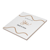 Hij vroeg ze zei ja engagement eenvoudig minimaal tegeltje (Zijkant)