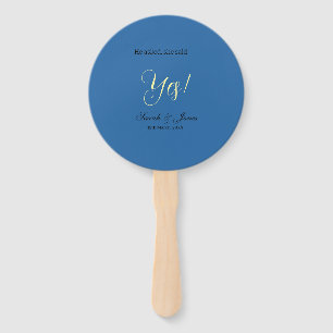 Hij vroeg ze zei ja verloving eenvoudig blauw geel handwaaier