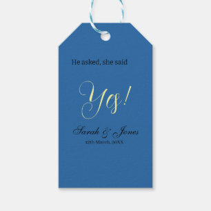 Hij vroeg ze zei ja verlovingsfeest eenvoudig blau cadeaulabel