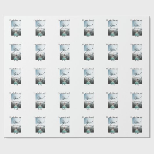 Hij vroeg ze zei ja verlovingsfoto naam stijl cadeaupapier (Vlak)