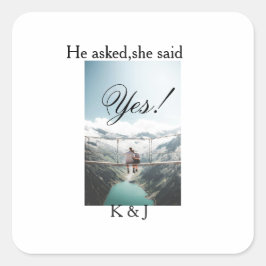 Hij vroeg zij zei ja verlovingsfoto naam stijl vierkante sticker