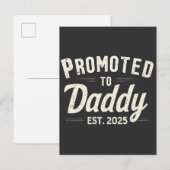 Hij werd gepromoveerd tot Daddy Est. 2025: Vader w Uitnodiging Briefkaart (Voorkant / Achterkant)
