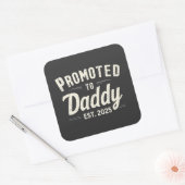 Hij werd gepromoveerd tot Daddy Est. 2025: Vader w Vierkante Sticker (Envelop)