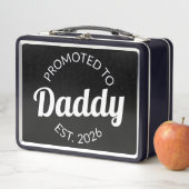 Hij werd gepromoveerd tot Daddy Est. 2026 I (In situ)
