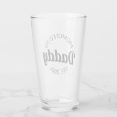 Hij werd gepromoveerd tot Daddy Est. 2026 I Glas (Achterkant)
