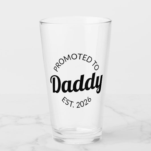 Hij werd gepromoveerd tot Daddy Est. 2026 I Glas (Voorkant)