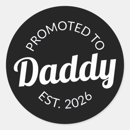 Hij werd gepromoveerd tot Daddy Est. 2026 I Ronde Sticker (Voorkant)