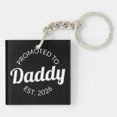 Hij werd gepromoveerd tot Daddy Est. 2026 I Sleutelhanger (Achterkant)