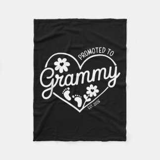 Hij werd gepromoveerd tot Grammy Est. 2026 Oma, ni Fleece Deken