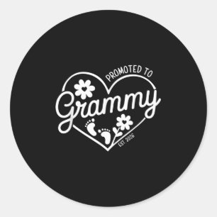 Hij werd gepromoveerd tot Grammy Est. 2026 Oma, ni Ronde Sticker