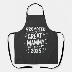 Hij werd gepromoveerd tot Great Mammy East. moeder Schort