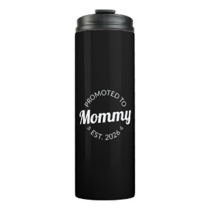 Hij werd gepromoveerd tot Mama Est. 2026 I Thermosbeker