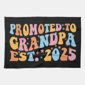 Hij werd gepromoveerd tot opa Est. 2025 III Theedoek (Horizontaal)