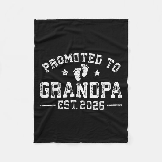 Hij werd gepromoveerd tot opa Est. 2026 Grootouder Fleece Deken (Voorkant)