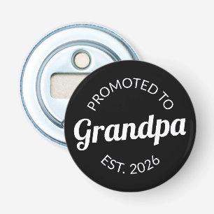 Hij werd gepromoveerd tot opa Est. 2026 I Button Flesopener