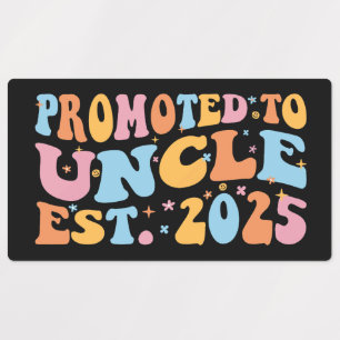 Hij werd gepromoveerd tot Uncle Est. 2025 III Labels