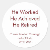 Hij werkte en bereikte zijn pensionering op maat ronde sticker (Voorkant)