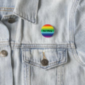 Hij, ze hebben een pride-regenboogkleur. ronde button 3,2 cm (In situ)
