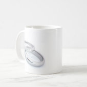 Hij zette een Ring op het/bewaar de datum Koffiemok (Voorkant links)