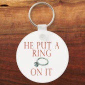 Hij zette een ring op het briefje sleutelhanger (Voorkant)