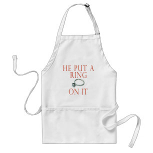 Hij zette een ring op het briefje standaard schort