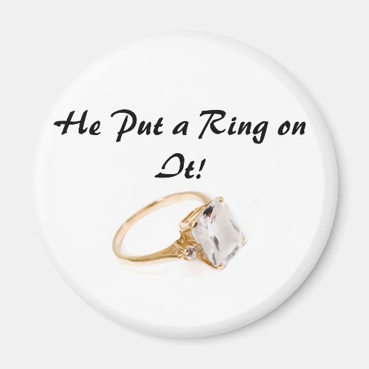 Hij zette een ring op het/sparen de Datum Magneet (Voorkant)