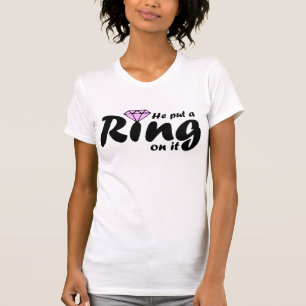 Hij zette er een Ring op, voor de Bride.. T-shirt