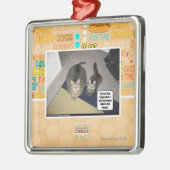 Hij ziet zijn grote beenderen. metalen ornament (Links)