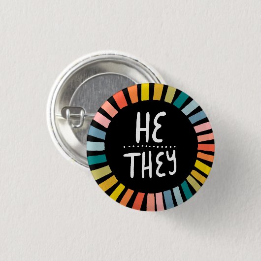 HIJ/ZIJ Pronouns Rainbow Handlettered Pride Ronde Button 3,2 Cm (Voorkant /achterkant)