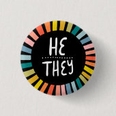 HIJ/ZIJ Pronouns Rainbow Handlettered Pride Ronde Button 3,2 Cm (Voorkant)