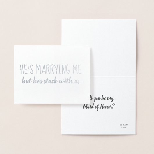 Hij zit bij ons vast | Bruidsmeisje of Maid of Hon Folie Kaarten (Display)