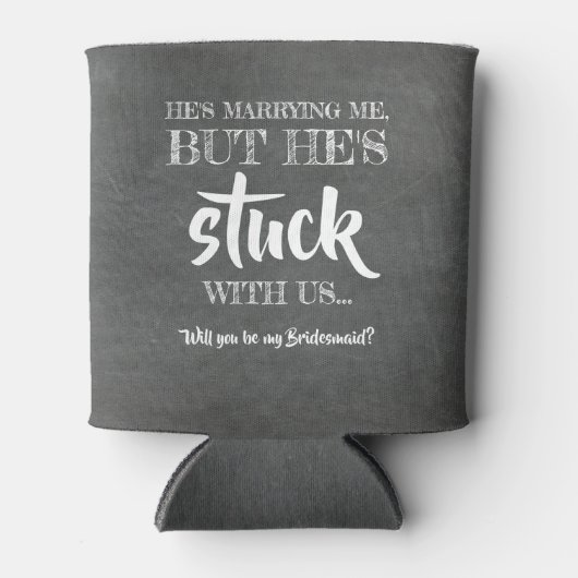 Hij zit vast bij ons - grappig bruidsmeisje voorst blikjeskoeler (Voorkant)