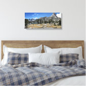 Hiker bij Rae Lakes onder Fin Dome- John Muir Trai Canvas Afdruk (Insitu (Slaapkamer))