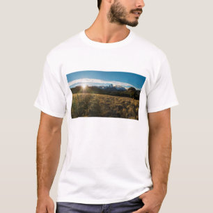 Hiker die naar Fitz Roy Mountains kijkt, Patagonia T-shirt